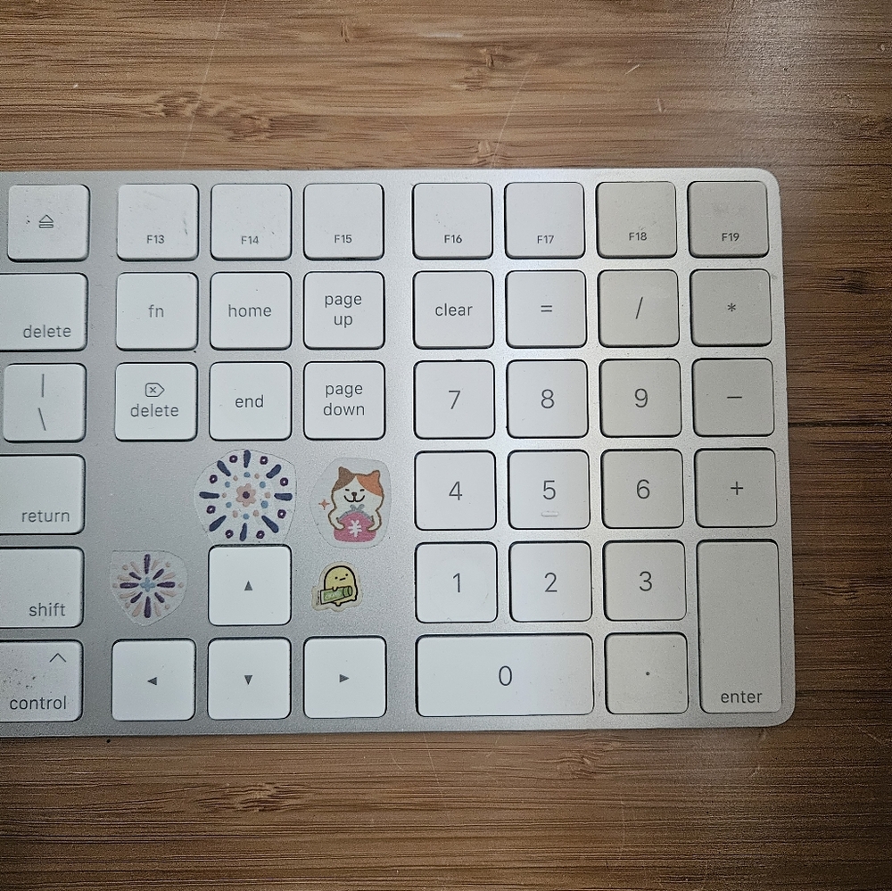 Apple Keyboard Model A1843 - Picture 2 of 4